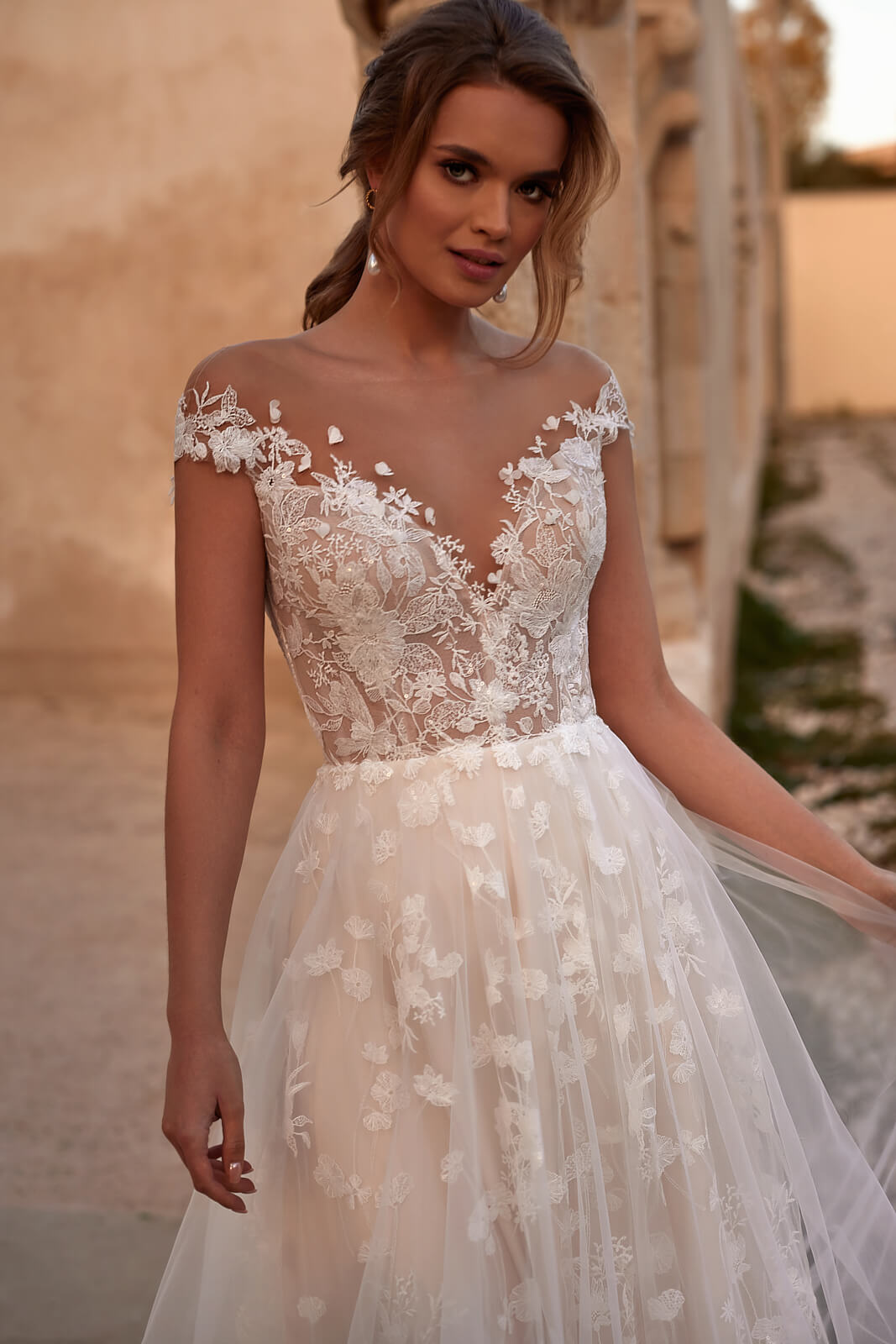 valentine wedding dresses dress Champagne Sequin halter neck Color:Pearly Sky cat:Jumpsuits and Rompers Crafted from layered tulle