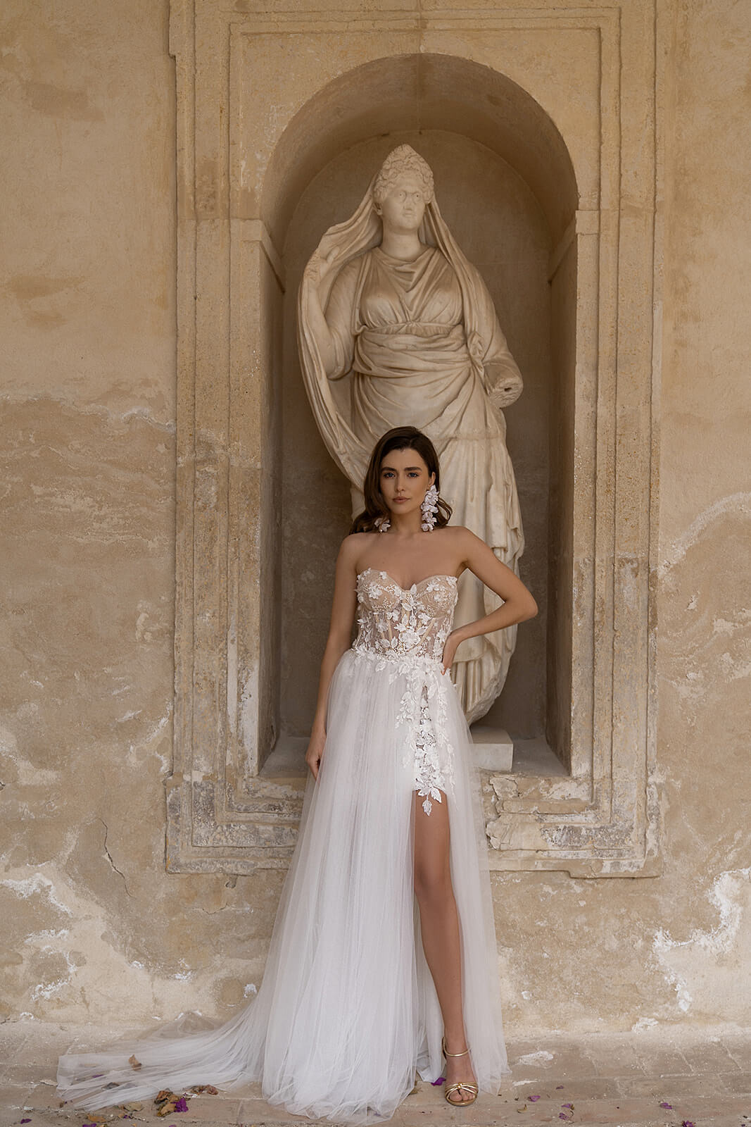 Penelope – wedding dress in motion.