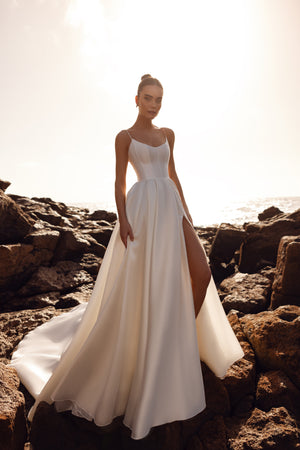 Simple wedding dresses | New collection - DAMA Couture Simple wedding dresses | New collection - DAMA Couture