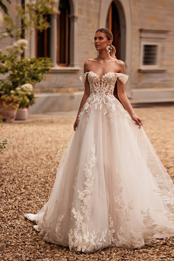Princess wedding dress with falling sleeves Aurora from DAMA Couture (main picture)