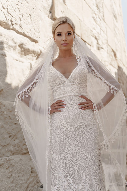 Cathedral veil with fringe