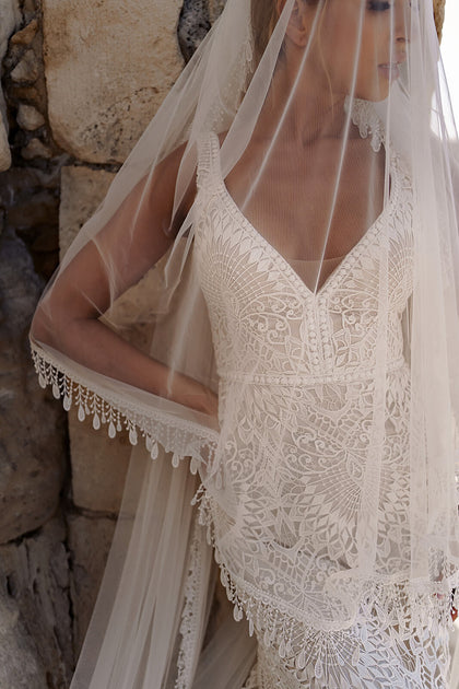 Cathedral veil with fringe