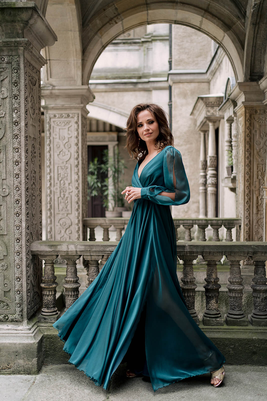 Malachit – long evening dress seen from the back.