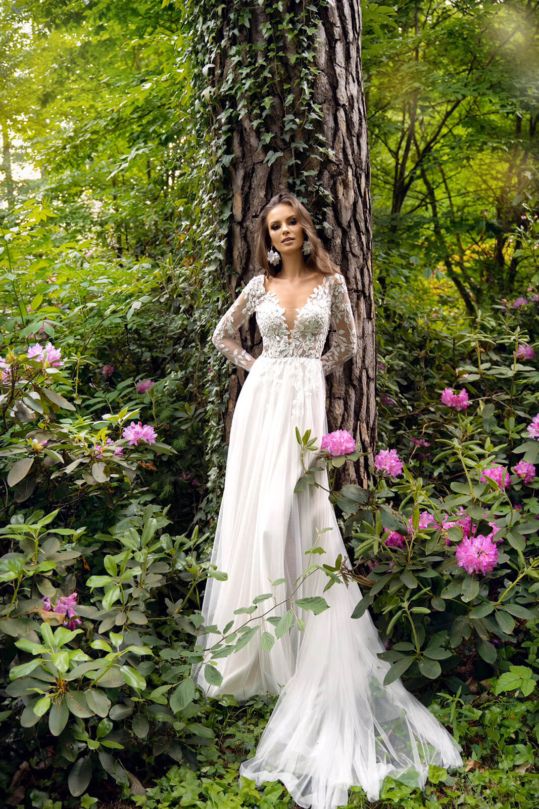 Calista – close-up of the wedding dress.