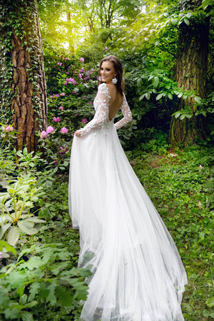 Calista – detail of the wedding dress.