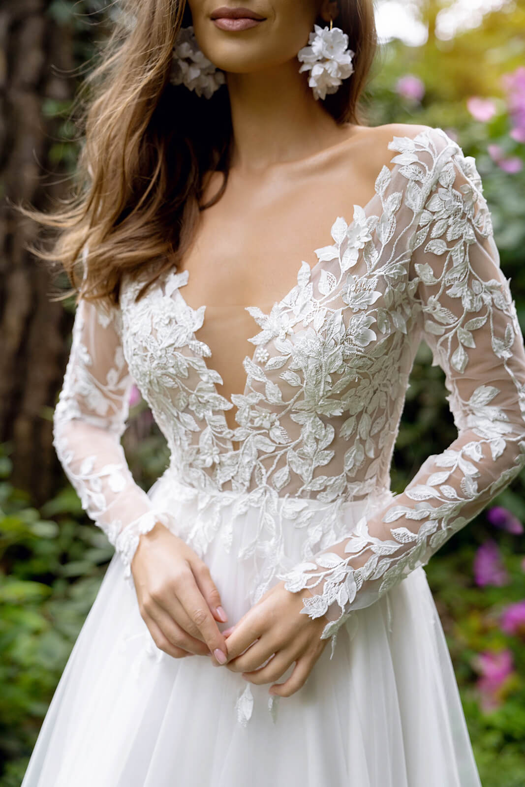 Calista – wedding dress seen from the back.
