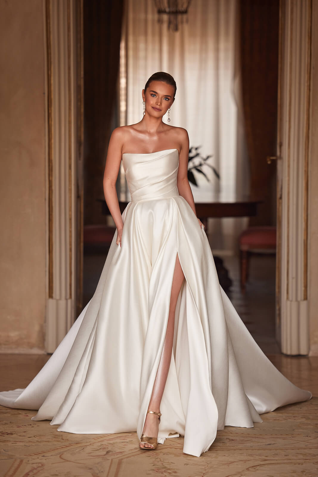 Wedding dress Madelaine – A-line wedding dress in satin, DAMA Couture.