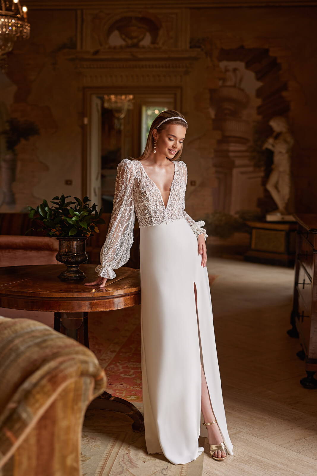 A high slit opens the slim silhouette of Paula in this full-length view