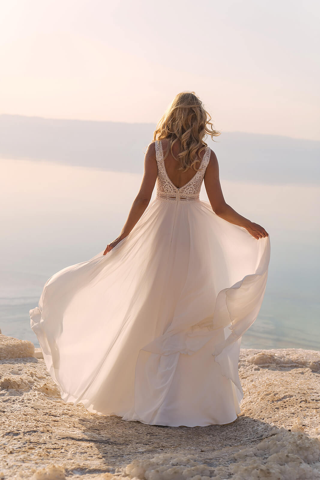 Atena – wedding dress in motion.