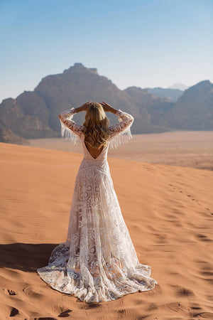 Wedding dress Onava – A-line wedding dress with long sleeves by DAMA Couture.