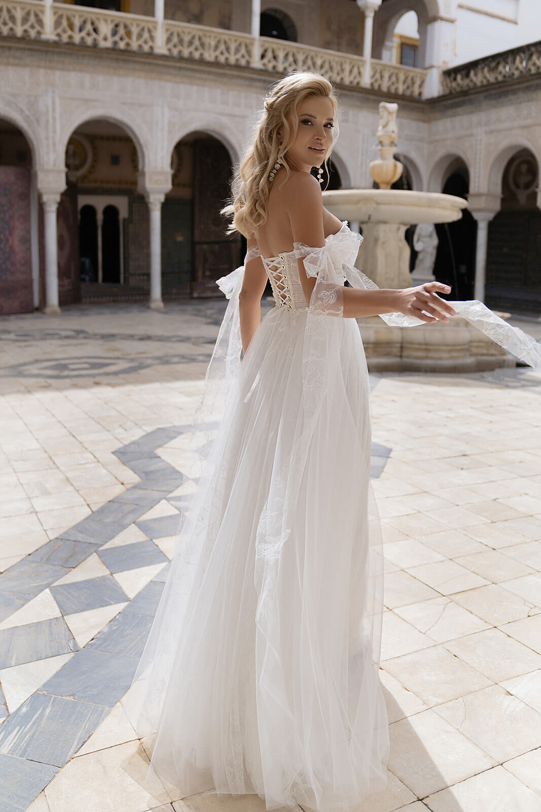 Magnolia – detail of the wedding dress.