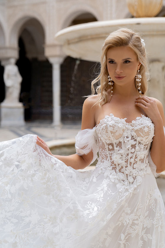 Sarah – wedding dress, DAMA Couture.