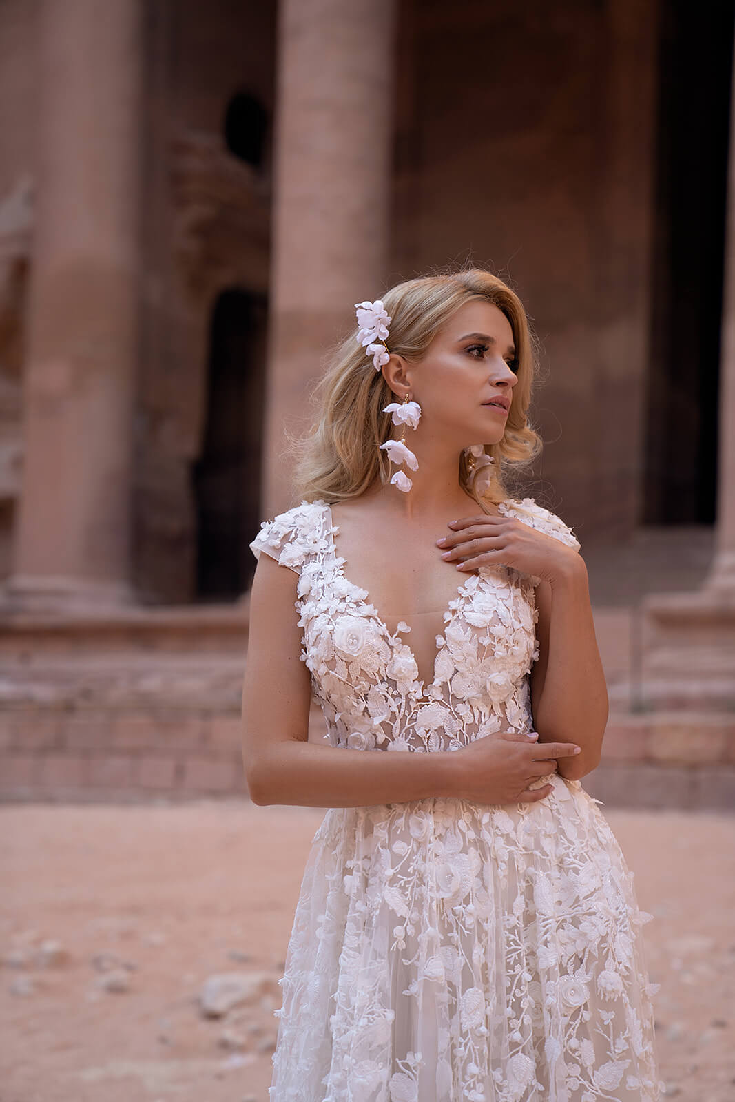 Azalea – close-up of the wedding dress.