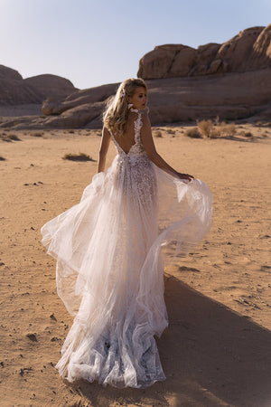 Gilly – wedding dress seen from the back.