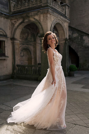 Gilly – wedding dress, DAMA Couture.
