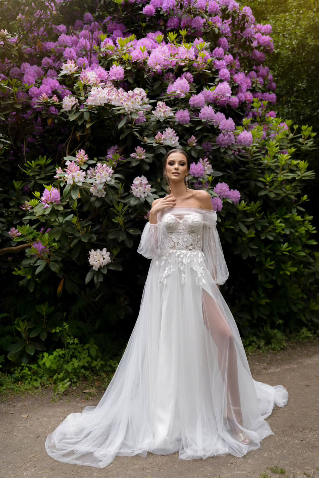 Lanka – wedding dress seen from the back.