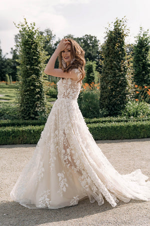 Azalea – detail of the wedding dress.