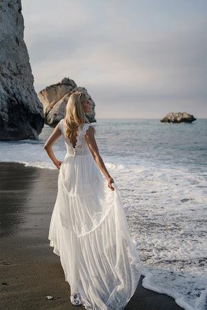Wedding dress Lidia – A-line wedding dress by DAMA Couture.