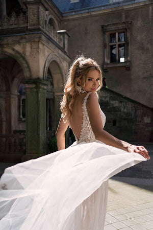 Livia – close-up of the wedding dress.