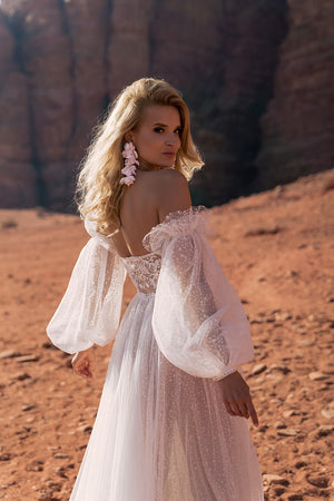 Wedding dress Shira – DAMA Couture A-line wedding dress.