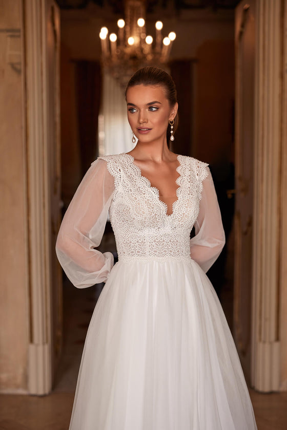 Wedding dress Eleni – A-line bridal gown in lace, DAMA Couture.