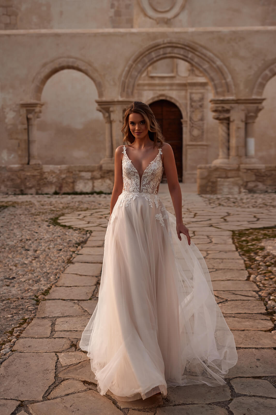 Wedding dress Avril – A-line wedding dress by DAMA Couture.
