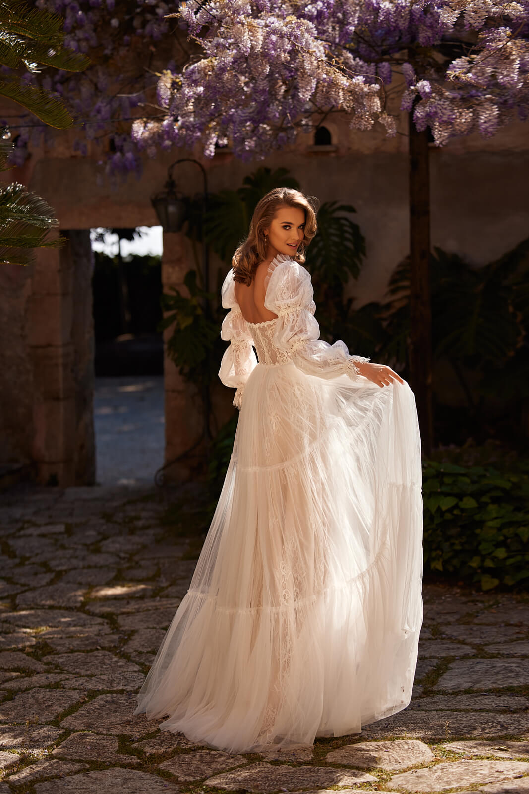 Wedding dress Loretta – DAMA Couture A-line wedding dress.