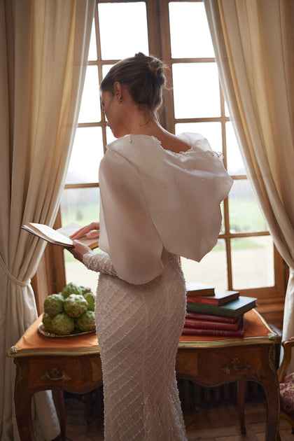 Chanin wedding dress – a clean strapless neckline and beaded fitted silhouette, DAMA Couture Something Blue 2027.