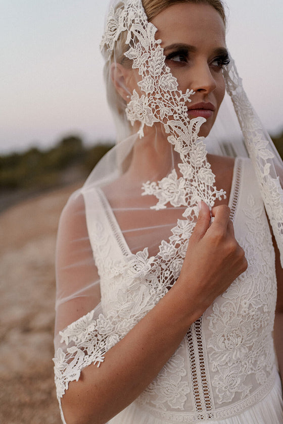 Cathedral veil with lace – cathedral wedding veil by DAMA Couture.