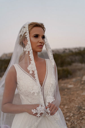 Cathedral veil with lace – cathedral wedding veil, DAMA Couture.