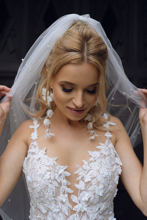 Regular pearl veil – wedding veil in motion.