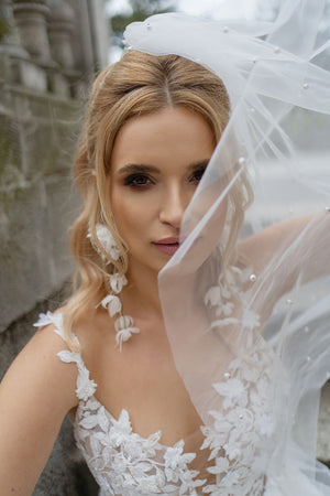 Regular pearl veil – close-up of the wedding veil.
