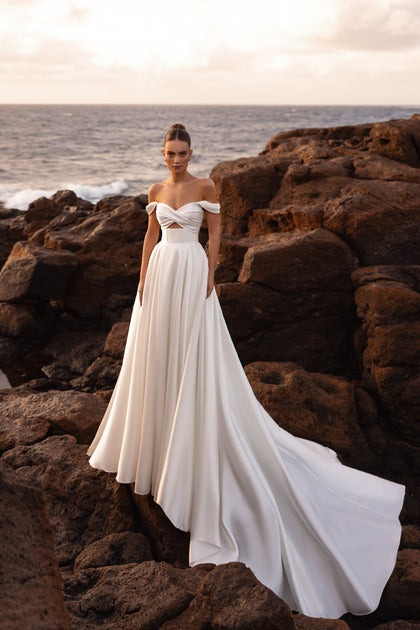 Mellisandre off-the-shoulder princess bridal dress with a sweeping train, radiating elegance and timeless beauty.